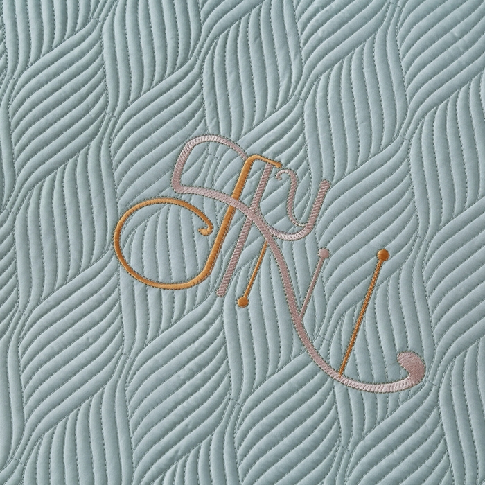 91家纺网 家纺一手货源 找家纺 OL家纺 2025新款60S兰精天丝带刺绣防滑床盖 灰绿