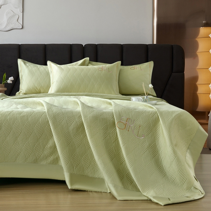 OL家纺 2025新款60S兰精天丝带刺绣防滑床盖 抹茶绿