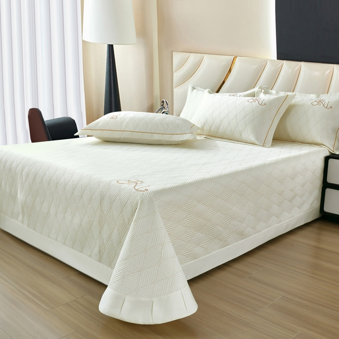 91家纺网 家纺一手货源 找家纺 OL家纺 2025新款60S兰精天丝带刺绣防滑床盖 奶白