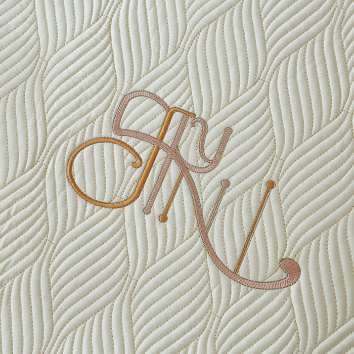 91家纺网 家纺一手货源 找家纺 OL家纺 2025新款60S兰精天丝带刺绣防滑床盖 奶白