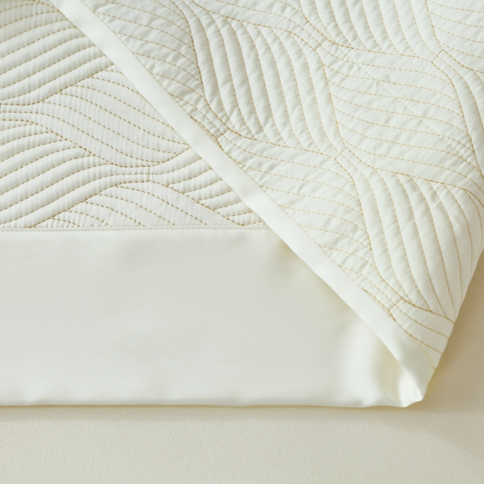 91家纺网 家纺一手货源 找家纺 OL家纺 2025新款60S兰精天丝带刺绣防滑床盖 奶白