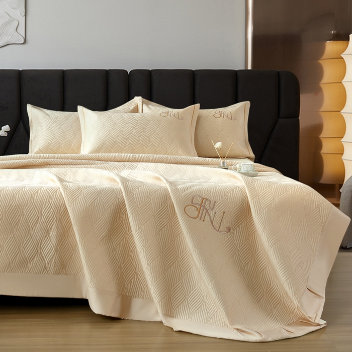 OL家纺 2025新款60S兰精天丝带刺绣防滑床盖 奶茶色