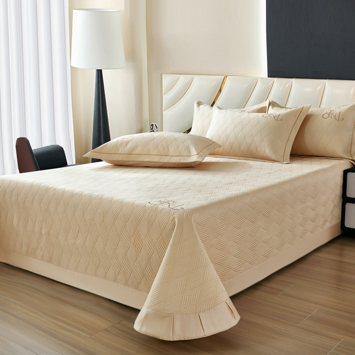 91家纺网 家纺一手货源 找家纺 OL家纺 2025新款60S兰精天丝带刺绣防滑床盖 奶茶色