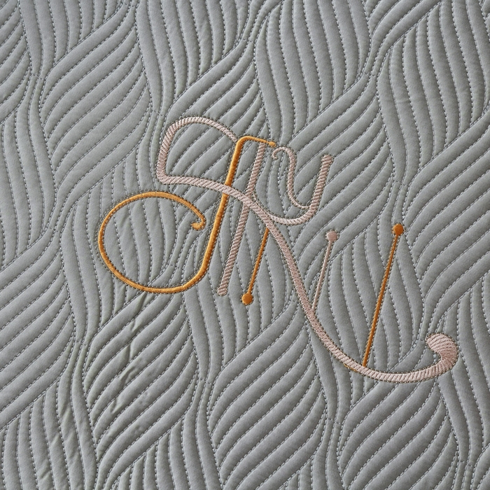 91家纺网 家纺一手货源 找家纺 OL家纺 2025新款60S兰精天丝带刺绣防滑床盖 深灰