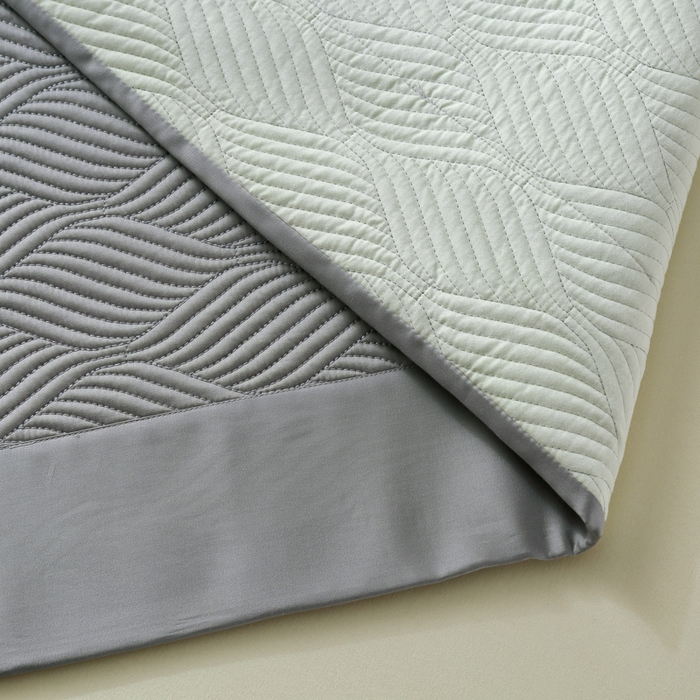 91家纺网 家纺一手货源 找家纺 OL家纺 2025新款60S兰精天丝带刺绣防滑床盖 深灰