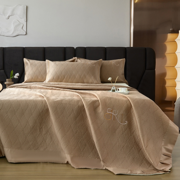 OL家纺 2025新款60S兰精天丝带刺绣防滑床盖 深咖