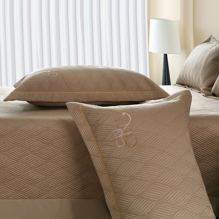 91家纺网 家纺一手货源 找家纺 OL家纺 2025新款60S兰精天丝带刺绣防滑床盖 深咖