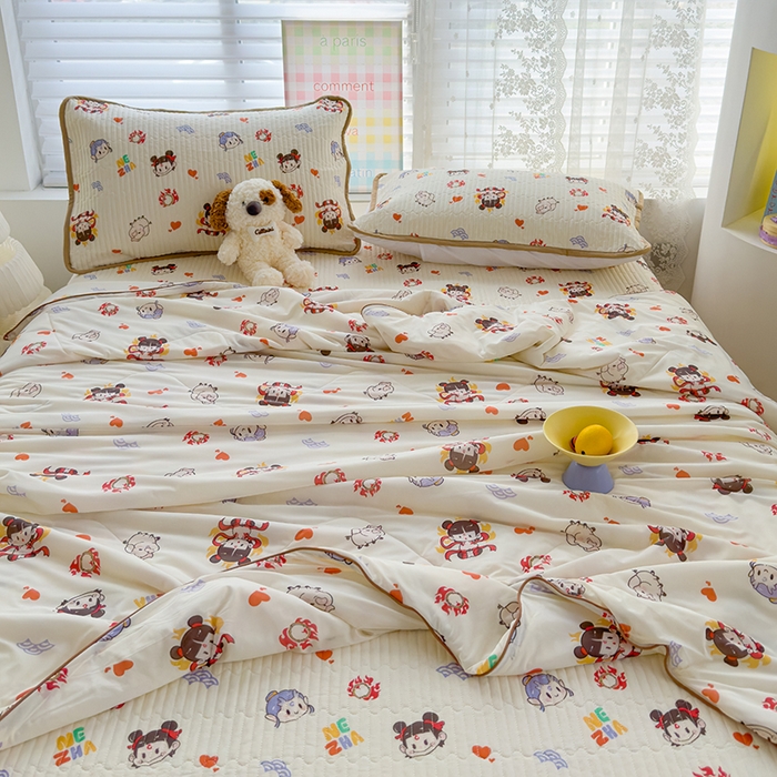 91家纺网 家纺一手货源 找家纺 赫梵茜 2025春夏新款无套路不墨迹锦氨凉感丝双面印花小冰皮夏被夏凉被空调被可机洗 小团子