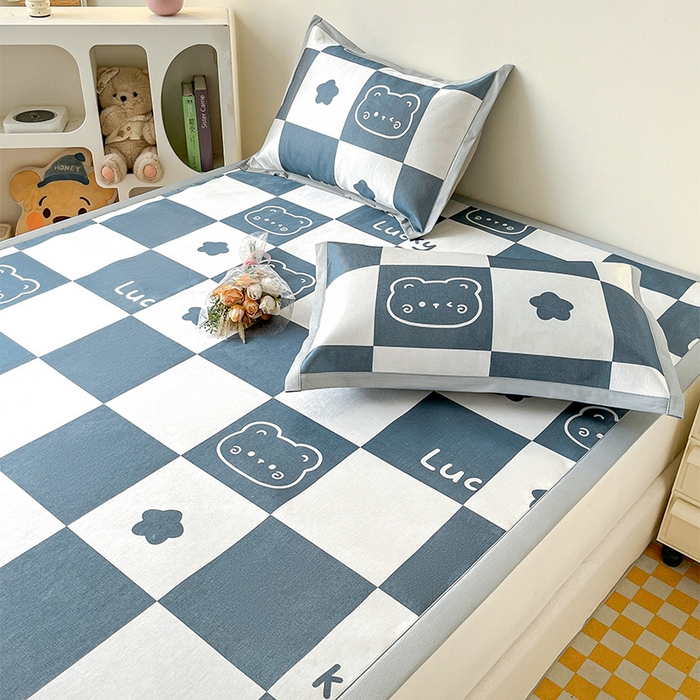  （提供买家秀 爆款花型 不断货）2025新款600D小清新卡通印花冰丝枕套单品 格子小熊