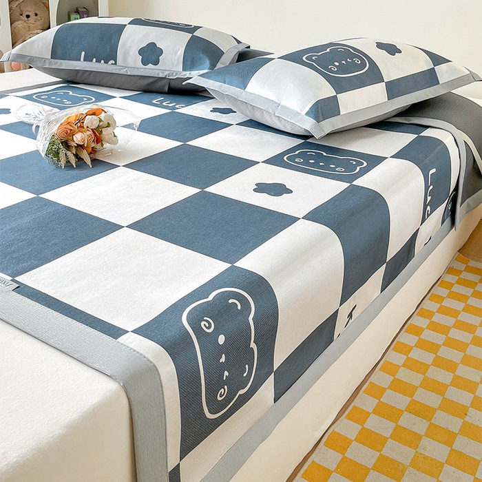 91家纺网 家纺一手货源 找家纺  （提供买家秀 爆款花型 不断货）2025新款600D小清新卡通印花冰丝枕套单品 格子小熊