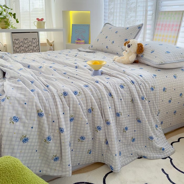 91家纺网 家纺一手货源 找家纺 赫梵茜 2025春夏新款锦氨凉感丝冰皮软席床盖夏被夏凉被空调被四件套 初夏薄荷