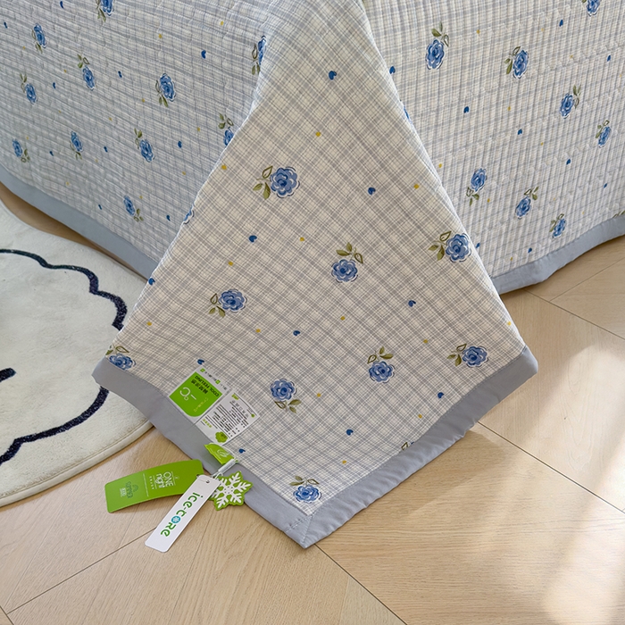 91家纺网 家纺一手货源 找家纺 赫梵茜 2025春夏新款无套路不墨迹锦氨凉感丝双面印花小冰皮夏被夏凉被空调被可机洗 初夏薄荷