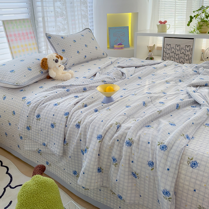 91家纺网 家纺一手货源 找家纺 赫梵茜 2025春夏新款无套路不墨迹锦氨凉感丝双面印花小冰皮夏被夏凉被空调被可机洗 初夏薄荷