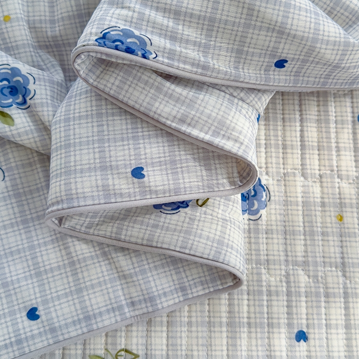 91家纺网 家纺一手货源 找家纺 赫梵茜 2025春夏新款锦氨凉感丝冰皮软席床盖夏被夏凉被空调被四件套 初夏薄荷