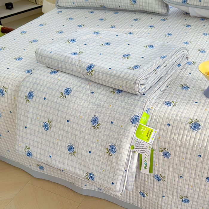 91家纺网 家纺一手货源 找家纺 赫梵茜 2025春夏新款锦氨凉感丝冰皮软席床盖夏被夏凉被空调被四件套 初夏薄荷