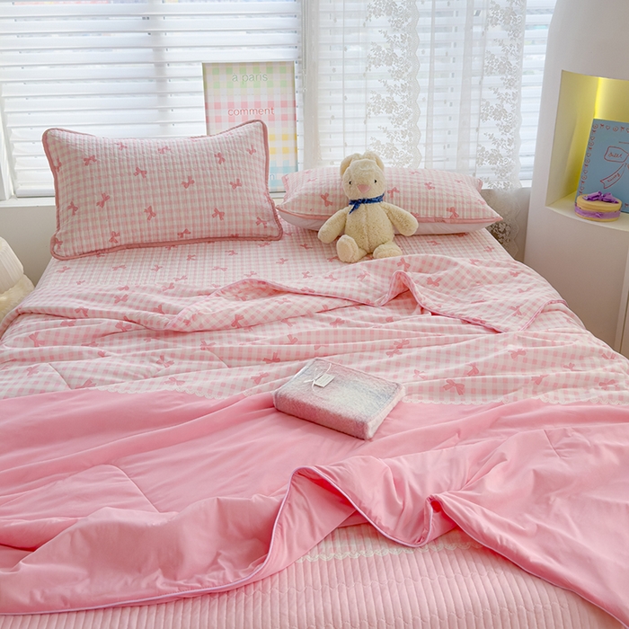 91家纺网 家纺一手货源 找家纺 赫梵茜 2025春夏新款无套路不墨迹锦氨凉感丝双面印花小冰皮夏被夏凉被空调被可机洗 蝴蝶结