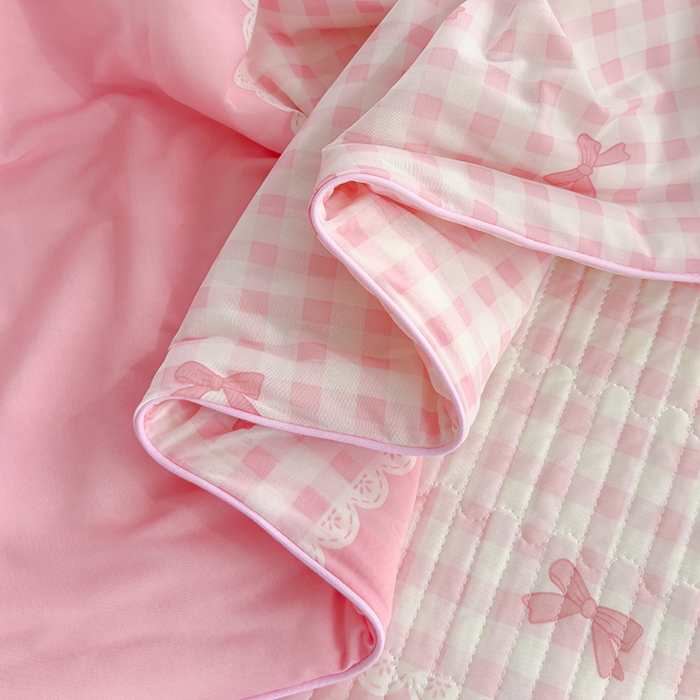 91家纺网 家纺一手货源 找家纺 赫梵茜 2025春夏新款无套路不墨迹锦氨凉感丝双面印花小冰皮夏被夏凉被空调被可机洗 蝴蝶结