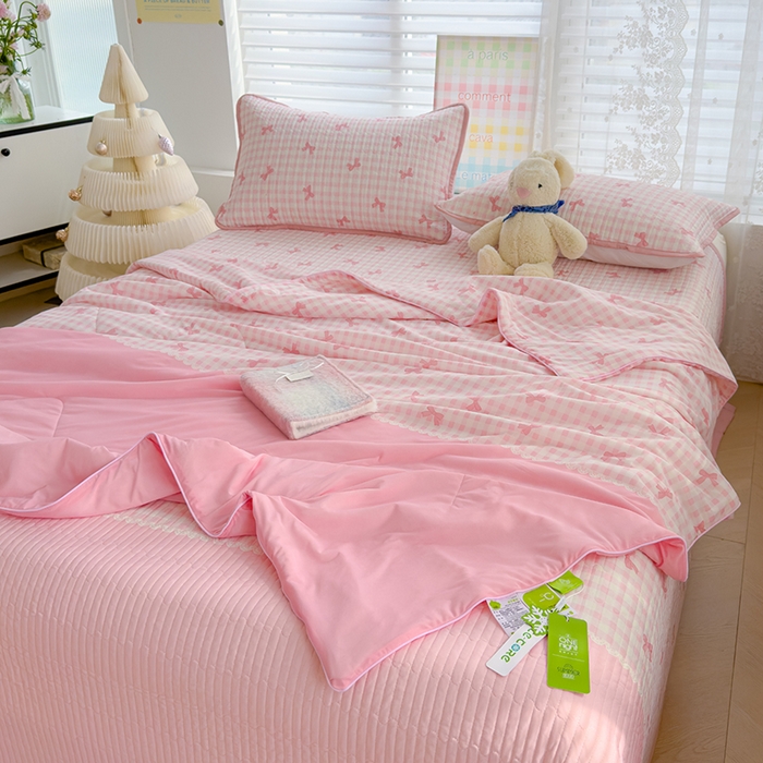 91家纺网 家纺一手货源 找家纺 赫梵茜 2025春夏新款锦氨凉感丝冰皮软席床盖夏被夏凉被空调被四件套 蝴蝶结粉