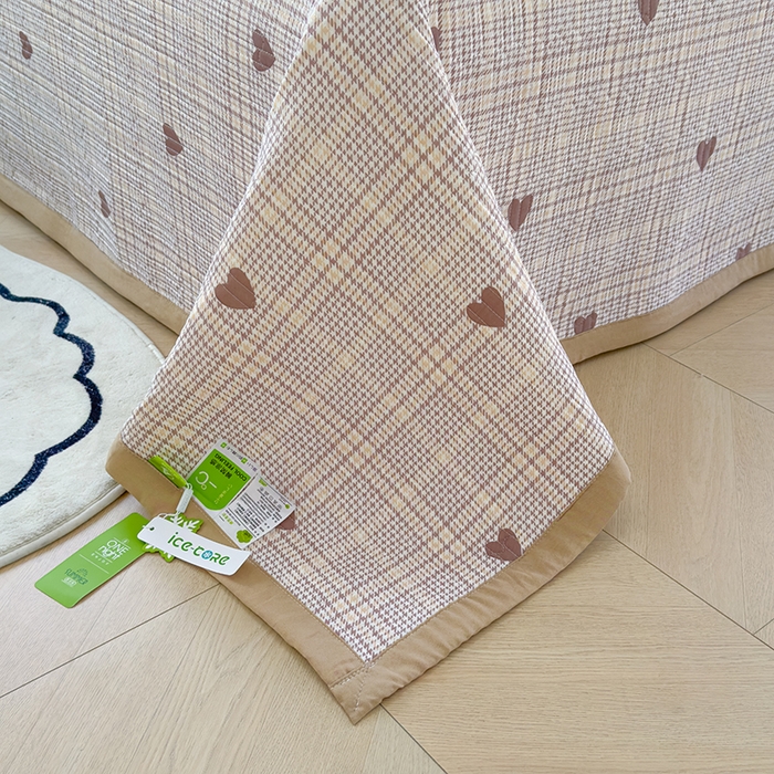 91家纺网 家纺一手货源 找家纺 赫梵茜 2025春夏新款无套路不墨迹锦氨凉感丝双面印花小冰皮夏被夏凉被空调被可机洗 美拉德