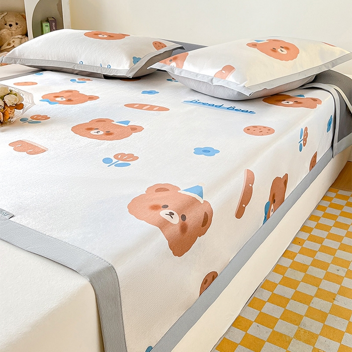 91家纺网 家纺一手货源 找家纺  （提供买家秀 爆款花型 不断货）2025新款600D小清新卡通印花冰丝枕套单品 面包小熊