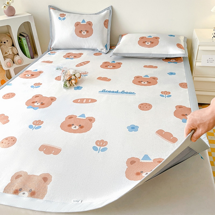 91家纺网 家纺一手货源 找家纺  （提供买家秀 爆款花型 不断货）2025新款600D小清新卡通印花冰丝枕套单品 面包小熊