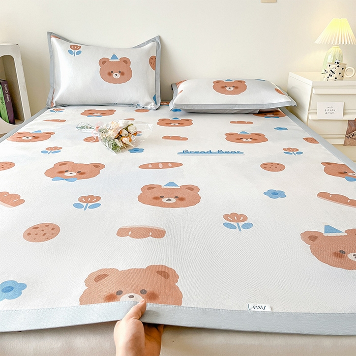 91家纺网 家纺一手货源 找家纺  （提供买家秀 爆款花型 不断货）2025新款600D小清新卡通印花冰丝枕套单品 面包小熊