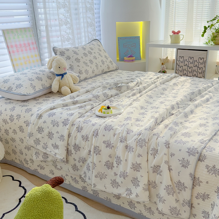 91家纺网 家纺一手货源 找家纺 赫梵茜 2025春夏新款无套路不墨迹锦氨凉感丝双面印花小冰皮夏被夏凉被空调被可机洗 茉莉青提