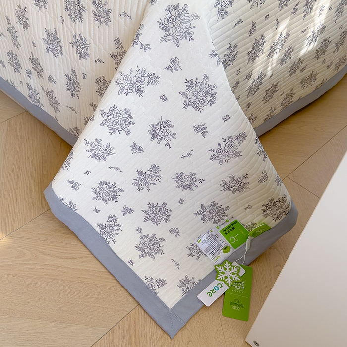 91家纺网 家纺一手货源 找家纺 赫梵茜 2025春夏新款无套路不墨迹锦氨凉感丝双面印花小冰皮夏被夏凉被空调被可机洗 茉莉青提