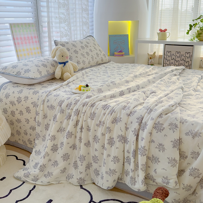 91家纺网 家纺一手货源 找家纺 赫梵茜 2025春夏新款无套路不墨迹锦氨凉感丝双面印花小冰皮夏被夏凉被空调被可机洗 茉莉青提