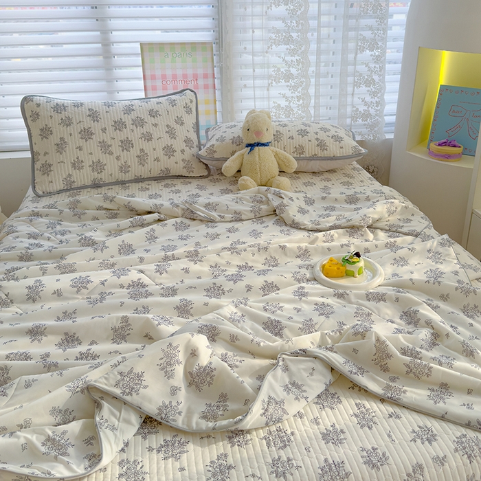 91家纺网 家纺一手货源 找家纺 赫梵茜 2025春夏新款无套路不墨迹锦氨凉感丝双面印花小冰皮夏被夏凉被空调被可机洗 茉莉青提