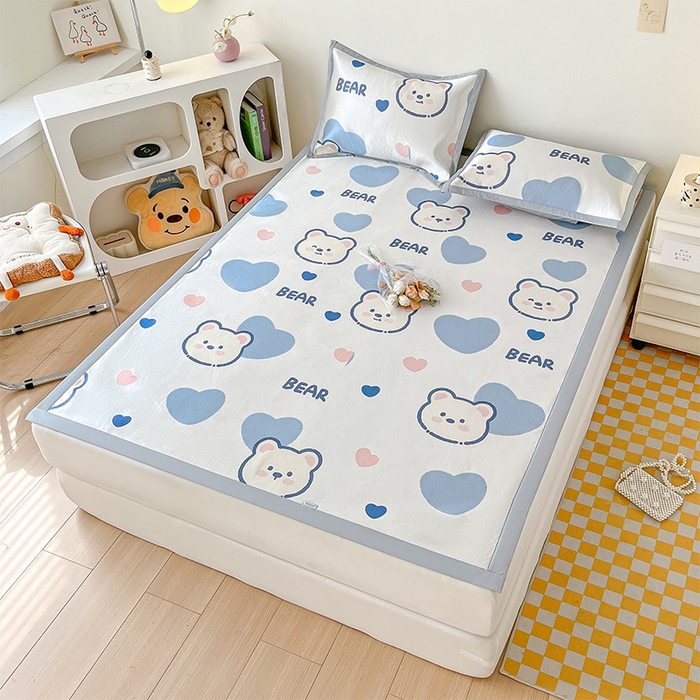 91家纺网 家纺一手货源 找家纺  （提供买家秀 爆款花型 不断货）2025新款600D小清新卡通印花冰丝凉席三件套系列 爱心小熊