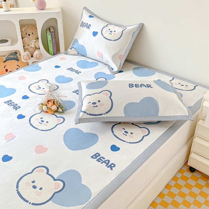 91家纺网 家纺一手货源 找家纺  （提供买家秀 爆款花型 不断货）2025新款600D小清新卡通印花冰丝凉席三件套系列 爱心小熊