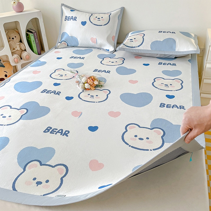 91家纺网 家纺一手货源 找家纺  （提供买家秀 爆款花型 不断货）2025新款600D小清新卡通印花冰丝凉席三件套系列 爱心小熊