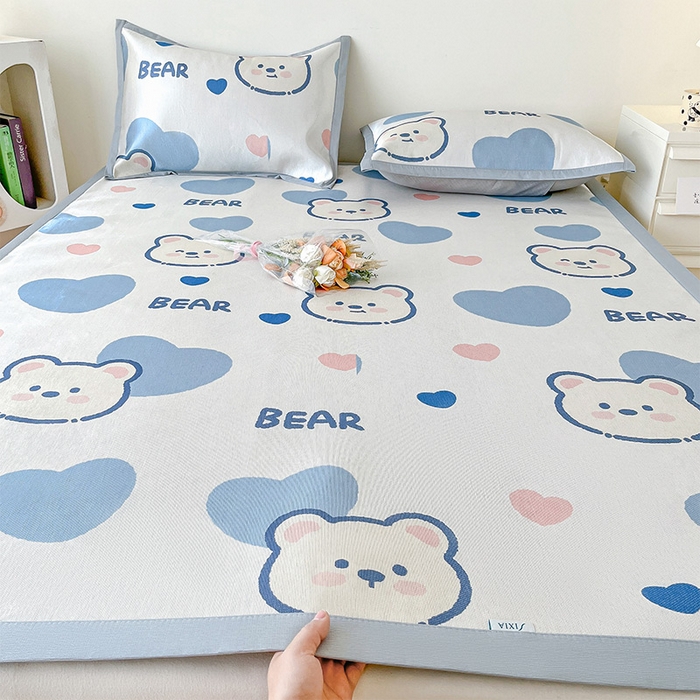 91家纺网 家纺一手货源 找家纺  （提供买家秀 爆款花型 不断货）2025新款600D小清新卡通印花冰丝凉席三件套系列 爱心小熊