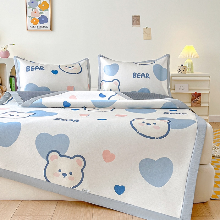 91家纺网 家纺一手货源 找家纺  （提供买家秀 爆款花型 不断货）2025新款600D小清新卡通印花冰丝凉席三件套系列 爱心小熊