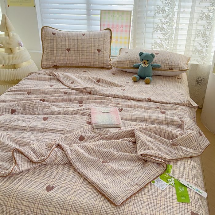 91家纺网 家纺一手货源 找家纺 赫梵茜 2025春夏新款锦氨凉感丝冰皮软席床盖夏被夏凉被空调被四件套 美拉德