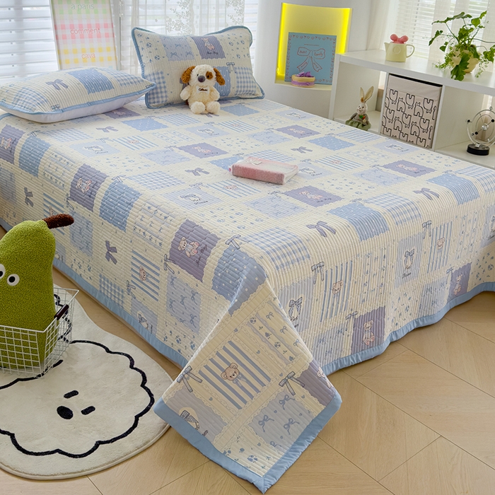 91家纺网 家纺一手货源 找家纺 赫梵茜 2025春夏新款无套路不墨迹锦氨凉感丝双面印花小冰皮夏被夏凉被空调被可机洗 俏皮小熊-蓝