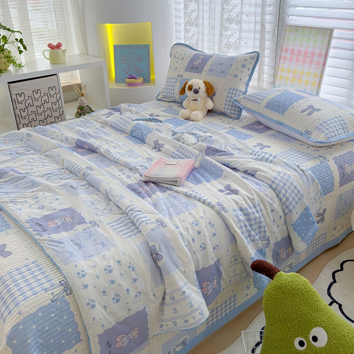 91家纺网 家纺一手货源 找家纺 赫梵茜 2025春夏新款无套路不墨迹锦氨凉感丝双面印花小冰皮夏被夏凉被空调被可机洗 俏皮小熊-蓝