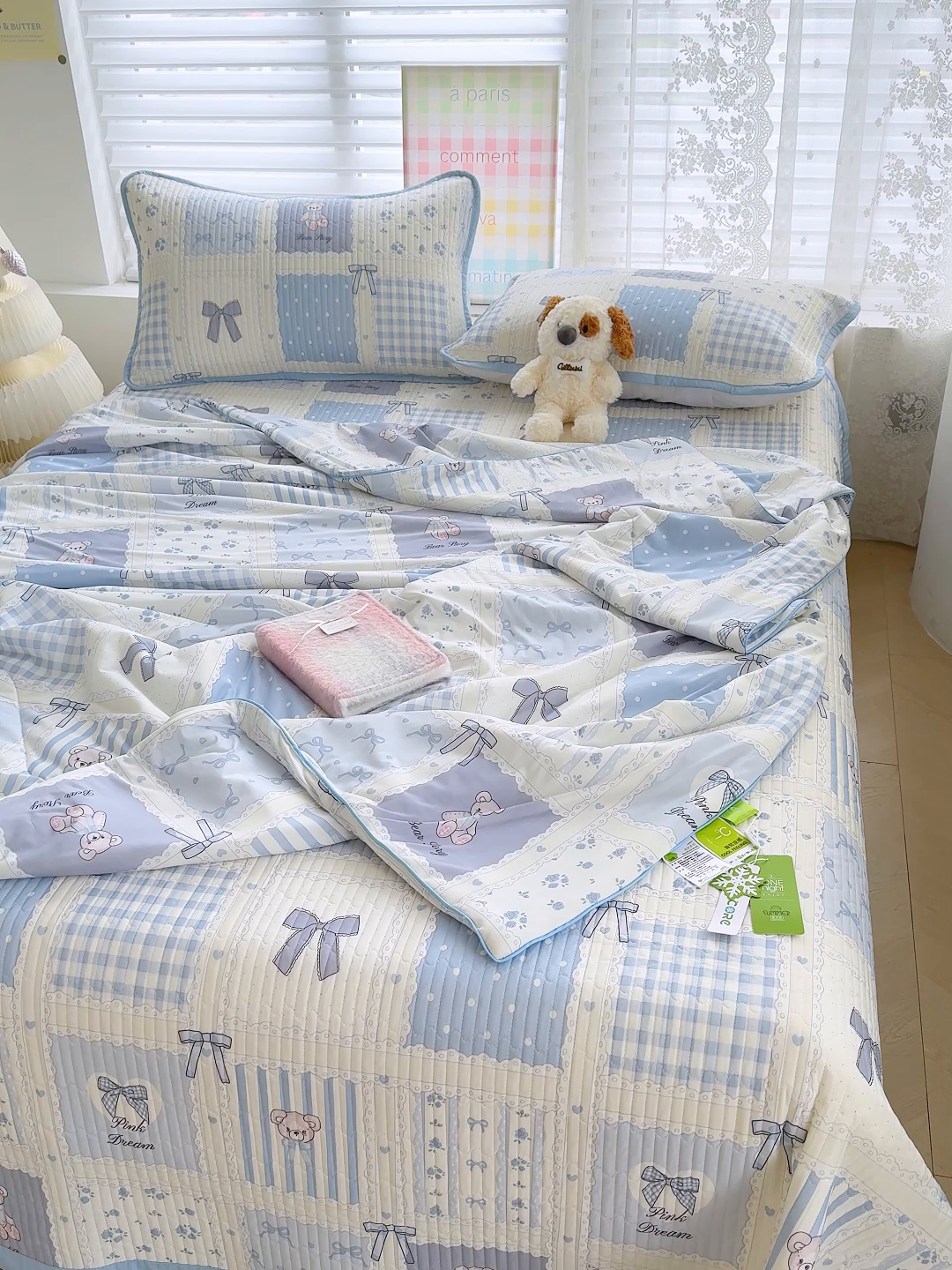 91家纺网 家纺一手货源 找家纺 赫梵茜 2025春夏新款无套路不墨迹锦氨凉感丝双面印花小冰皮夏被夏凉被空调被可机洗 俏皮小熊-蓝