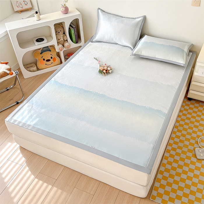 91家纺网 家纺一手货源 找家纺  （提供买家秀 爆款花型 不断货）2025新款600D小清新卡通印花冰丝凉席单件 渐变蓝