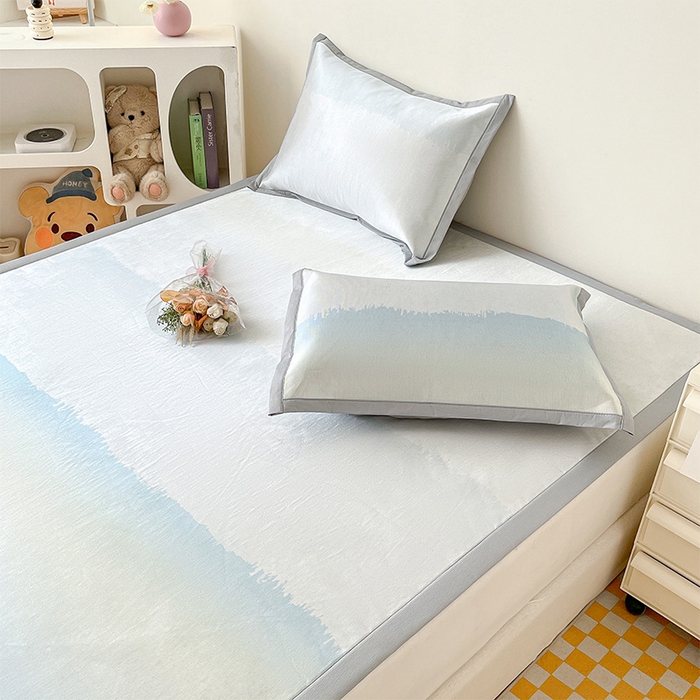 91家纺网 家纺一手货源 找家纺  （提供买家秀 爆款花型 不断货）2025新款600D小清新卡通印花冰丝凉席单件 渐变蓝