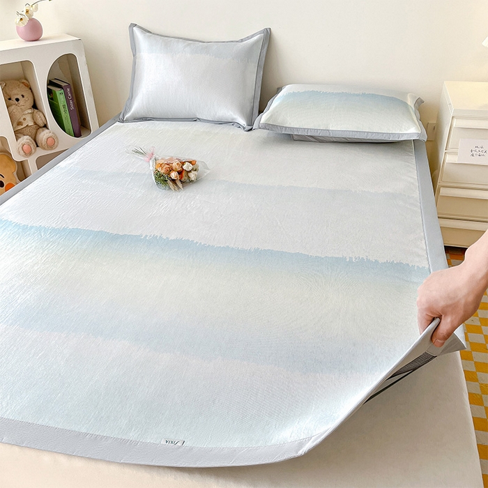 91家纺网 家纺一手货源 找家纺  （提供买家秀 爆款花型 不断货）2025新款600D小清新卡通印花冰丝凉席单件 渐变蓝