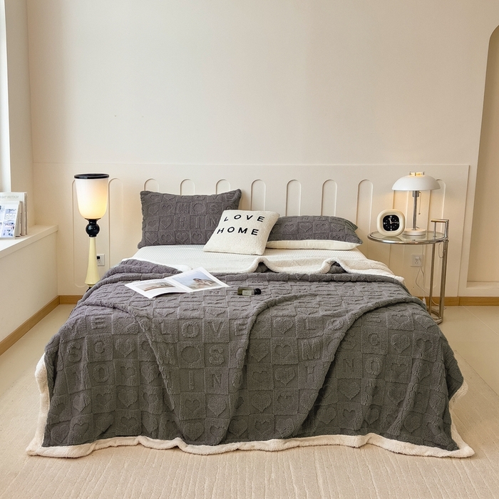 91家纺网 家纺一手货源 找家纺 高克重双层加厚塔芙绒毛毯双面绒盖毯沙发毯跨境外贸出口休闲毯子 爱心-高级灰