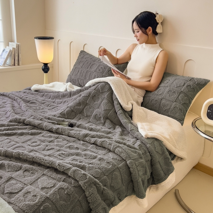 91家纺网 家纺一手货源 找家纺 高克重双层加厚塔芙绒毛毯双面绒盖毯沙发毯跨境外贸出口休闲毯子 爱心-高级灰