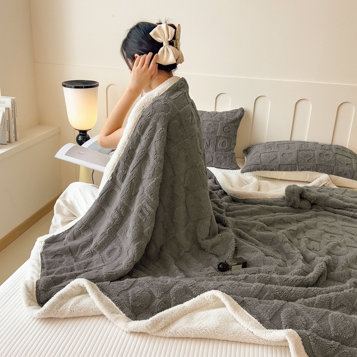 91家纺网 家纺一手货源 找家纺 高克重双层加厚塔芙绒毛毯双面绒盖毯沙发毯跨境外贸出口休闲毯子 爱心-高级灰