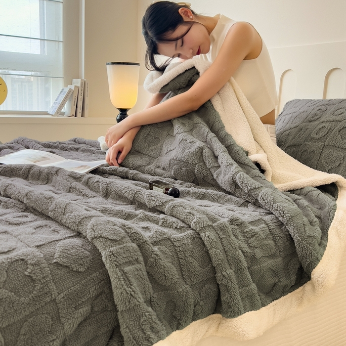 91家纺网 家纺一手货源 找家纺 高克重双层加厚塔芙绒毛毯双面绒盖毯沙发毯跨境外贸出口休闲毯子 爱心-高级灰