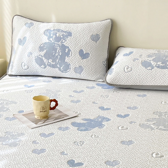 91家纺网 家纺一手货源 找家纺 LIFE.丽芙 2025春夏季新品A类针织提花冰凉豆豆凉感枕头套机包边款（风格一） 熊世界-海蓝