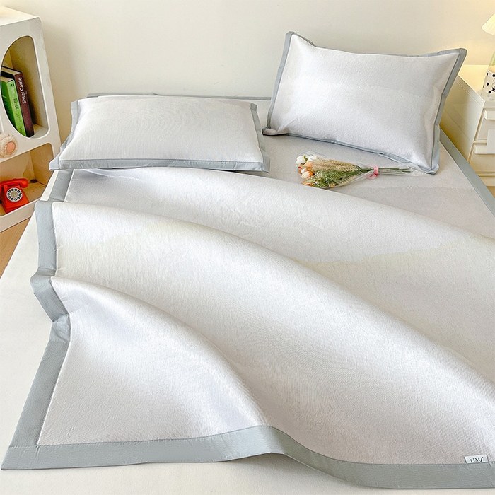 91家纺网 家纺一手货源 找家纺  （提供买家秀 爆款花型 不断货）2025新款600D小清新卡通印花冰丝凉席单件 渐变银