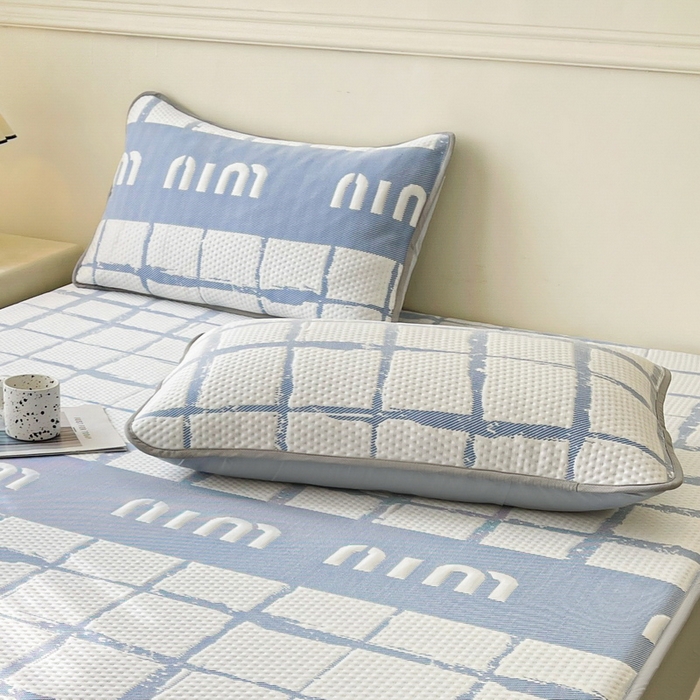 91家纺网 家纺一手货源 找家纺 LIFE.丽芙 2025春夏季新品A类针织提花冰凉豆豆凉感枕头套机包边款（风格一） 几何字母-海蓝
