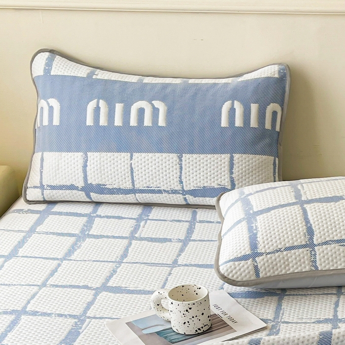 91家纺网 家纺一手货源 找家纺 LIFE.丽芙 2025春夏季新品A类针织提花冰凉豆豆凉感枕头套机包边款（风格一） 几何字母-海蓝